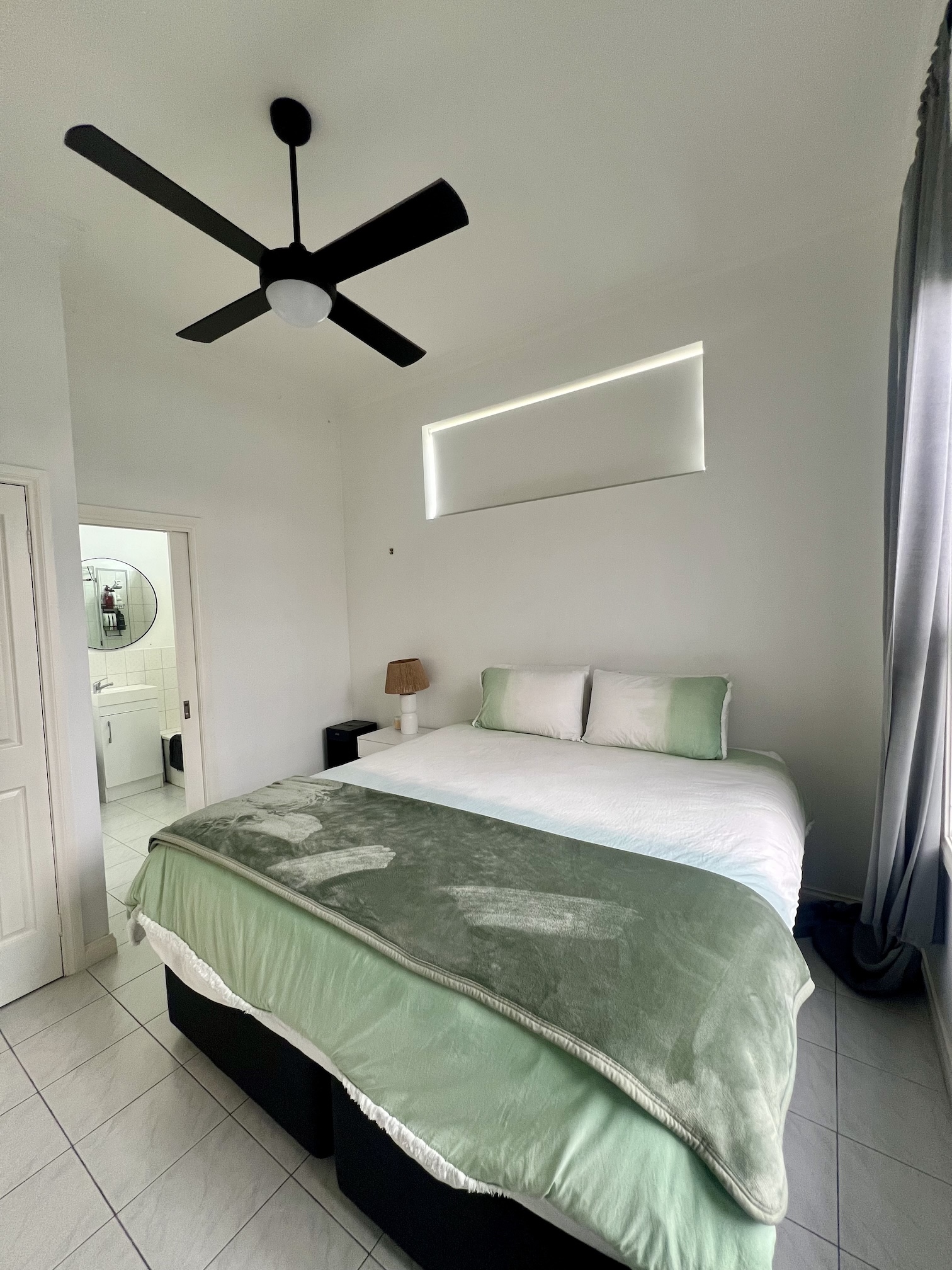 61 Kent Street - Bed 3 & bathroom