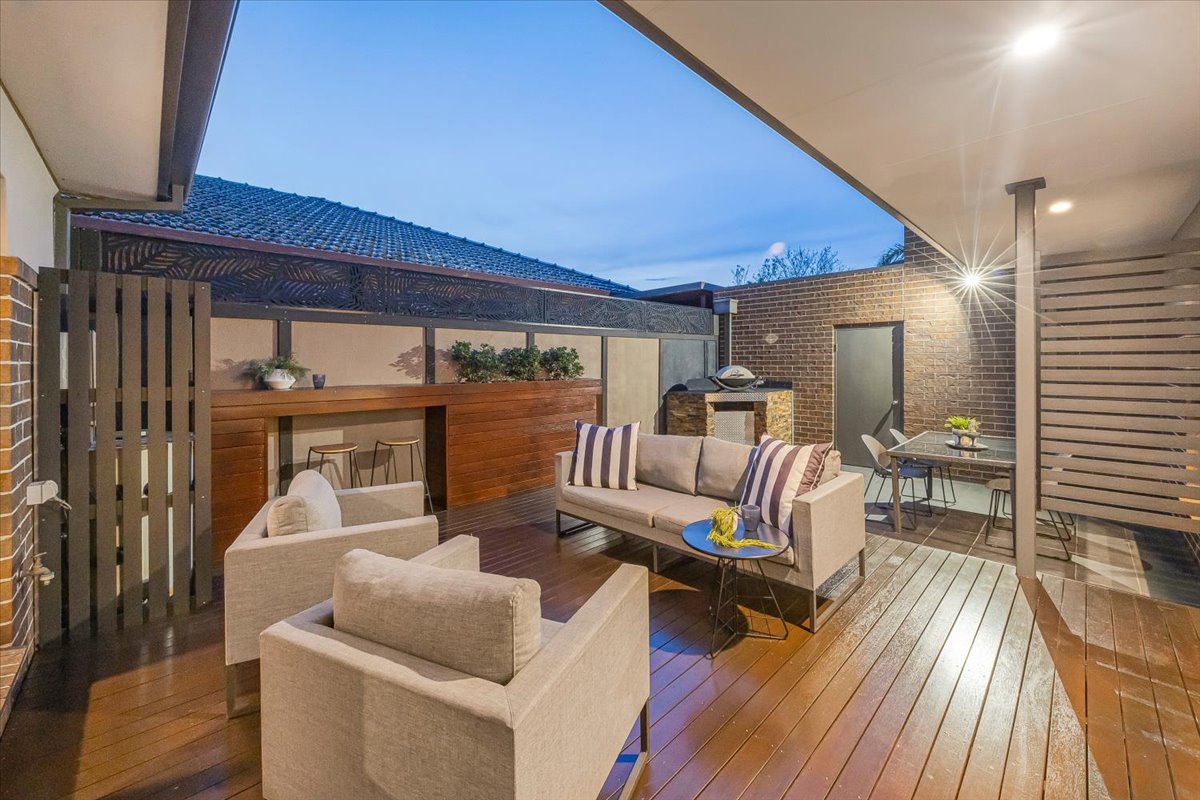 Courtyard Wide 02-2
